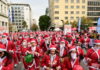 Athens Santa Run 2025: «Βούλιαξε» από Αϊ Βασίληδες το κέντρο της Αθήνας – Ντύθηκαν στα κόκκινα μωρά και κατοικίδια
