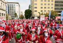 Athens Santa Run 2025: «Βούλιαξε» από Αϊ Βασίληδες το κέντρο της Αθήνας – Ντύθηκαν στα κόκκινα μωρά και κατοικίδια