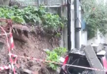 Βουλιαγμένη: Μαντρότοιχος κατέρρευσε λόγω της κακοκαιρίας Byron και καταπλάκωσε παρκαρισμένο αυτοκίνητο