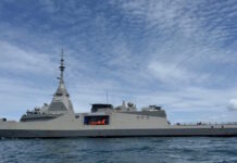 Το Πολεμικό Ναυτικό μπαίνει σε «εποχή Belharra»: Η φρεγάτα «Κίμων» υψώνει την γαλανόλευκη και σαλπάρει για Σαλαμίνα