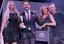 Ο Έλληνας τραγουδιστής που «σαρώνει» τα βραβεία στο εξωτερικό!