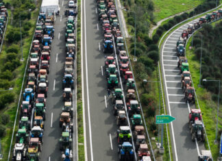 Ανησυχία για το ενδεχόμενο Χριστούγεννα με μπλόκα: Το χαρτί του διαλόγου του πρωθυπουργού και η «κόκκινη» γραμμή