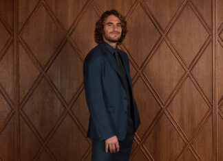 Στέφανος Τσιτσιπάς: Τα φιλιά στη νέα του σύντροφο κι ας κινδυνεύει με απείθεια αφού δεν έχει παραδώσει το δίπλωμα οδήγησης στις Αρχές