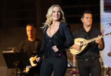 Τρελάθηκε η Πέγκυ Ζήνα όταν είδε τρίχρονη να σβήνει Birthday cake στον εξώστη του Mezzo Athens