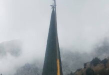 Χανιά: Το μεγαλύτερο χριστουγεννιάτικο δέντρο της Ευρώπης είναι γεγονός και θα φωταγωγηθεί έξω από το φαράγγι της Σαμαριάς