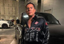 Μαζωνάκης: Απίθανος! Πέρασε με κάλτσα-παντόφλα από την ουρά έξω από το μαγαζί για Χρόνια Πολλά