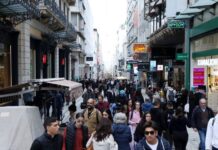 Χειμερινές εκπτώσεις 2026: Τι διευκρινίζουν Εμπορικοί Σύλλογοι για τις προσφορές