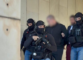 Διπλή δολοφονία στη Φοινικούντα: Οι κατηγορίες για τον ανιψιό του ιδιοκτήτη του κάμπινγκ, τον επιχειρηματία και τον συνεργάτη