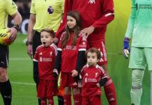 Συγκίνηση στο Λίβερπουλ – Γουλβς, oι γιοι του Ντιόγκο Ζότα συνόδευσαν τις δυο ομάδες στο Άνφιλντ