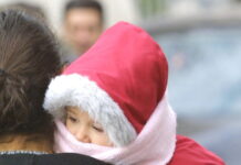 «Προσοχή στις βαριές λοιμώξεις στις γιορτές» λένε οι πνευμονολόγοι – Πόσο προστατεύει το φετινό αντιγριπικό εμβόλιο