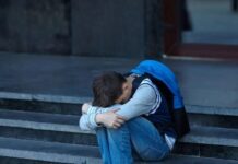 Θεσσαλονίκη: 55χρονη κατηγορείται ότι βίαζε τον γιο της οικιακής βοηθού της από την ηλικία των 9 ετών