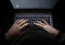 Συνελήφθη 49χρονος που εξυμνούσε την κακοποίηση κατά γυναικών στα social media – Κατηγορείται για προτροπή σε αυτοκτονία σε live μετάδοση