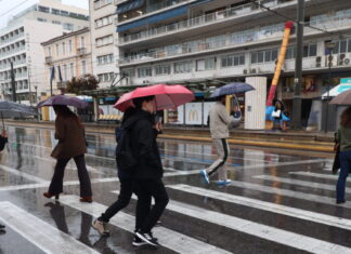 Καιρός αύριο: Καταιγίδες και πτώση θερμοκρασίας – Ισχυρά φαινόμενα στην Κρήτη – Βελτίωση στα δυτικά και βόρεια