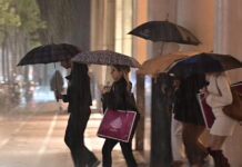 Καιρός σήμερα: Βροχές και καταιγίδες σε Θεσσαλία και σε νησιά – Χιόνια στα βορειοδυτικά ορεινά