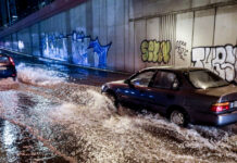 Κακοκαιρία Byron: Πλημμύρες στη Μάνδρα, έκλεισε η Εθνική Αθηνών – Κορίνθου στα διόδια Ελευσίνας – Δρόμοι ποτάμια και μπαράζ 112