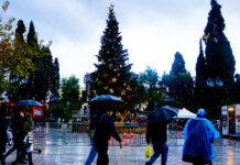 Καιρός: Καταιγίδες και βροχές από το απόγευμα μέχρι τα Χριστούγεννα – Χιόνια θα «ντύσουν» τη βόρεια Ελλάδα