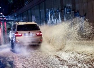 Η κακοκαιρία Byron «σφυροκοπά» την χώρα: Πως θα κινηθεί τις επόμενες ώρες, μαζικά μηνύματα από το 112