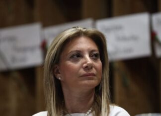 Επίθεση Καρυστιανού στην ΕΕ: Η Κομισιόν ήξερε την έλλειψη τηλεματικού αλλά δεν έκανε απολύτως τίποτα