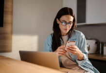 Smartphone και ευεξία: Πότε αρχίζει να μας κάνει καλό;