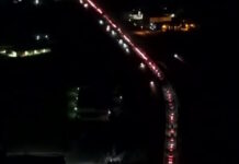 Μπλόκα αγροτών: Κάλαντα με τρακτέρ στις εθνικές οδούς και τους οδηγούς να ελπίζουν να αποφύγουν παρακαμπτήριους και χωματόδρομους