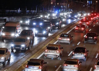 Κίνηση στους δρόμους: Κυκλοφοριακό κομφούζιο στους δρόμους της Αττικής – Στο «κόκκινο» οι κεντρικοί δρόμοι