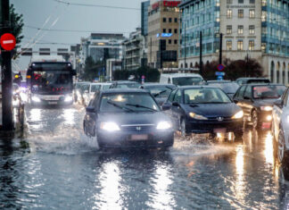 Κίνηση στους δρόμους: Τροχαία και βροχή προκαλούν «έμφραγμα» σε Κηφισό, Κηφισίας και Αττική Οδό