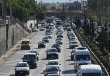 «Χάος» στην Αθηνών – Λαμίας: Έπεσαν πορτοκάλια στον δρόμο, στο ύψος της εξόδου Κηφισιάς