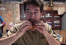 Κρήτη: Καναδός youtuber και vlogger πήγε σε ρακοκάζανο στα Χανιά δοκίμασε αντικρυστό και ξετρελάθηκε