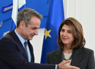 Ο Κυριάκος Μητσοτάκης δέχθηκε την απεσταλμένη του γενικού γραμματέα του ΟΗΕ στην Κύπρο