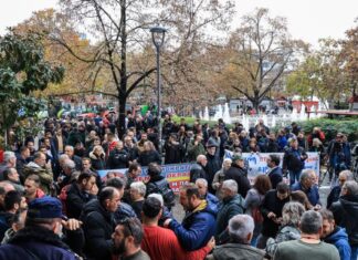 Λάρισα: Αναβλήθηκε η δίκη των δύο αγροτών που συνελήφθησαν για τα επεισόδια – Στις 15 Δεκεμβρίου νέα κινητοποίηση για συμπαράσταση