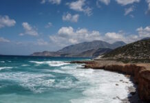 Λασίθι: Χωρίς τις αισθήσεις του βρέθηκε ηλικιωμένος μέσα στη θάλασσα