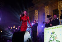 Πυροτεχνήματα, 120.000 λαμπιόνια και Λένα Ζευγαρά live στον Πειραιά – Δείτε τα highlights από το χριστουγεννιάτικο πάρτι