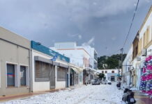 Λέρος: Σφοδρή χαλαζόπτωση «χτύπησε» το νησί – Δρόμοι και αυλές «ντύθηκαν» στα άσπρα