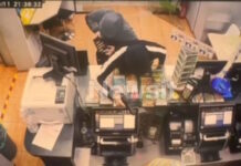 Βύρωνας: Βίντεο ντοκουμέντο από τη δράση της «άγουρης» συμμορίας που ρήμαζε καταστήματα