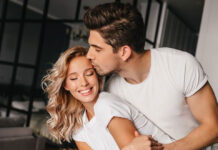 5 λόγοι που το φλερτ κάνει καλό στην υγεία σου