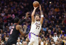 Αποτελέσματα NBA: Ντόντσιτς και Λεμπρόν «λύγισαν» τους Σίξερς, το «πάρτι» για τους Θάντερ συνεχίζεται