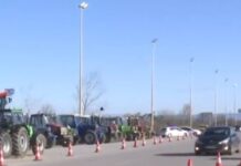 Μπλόκα αγροτών: Παραμένουν παραταγμένα τα τρακτέρ – Χωρίς προβλήματα διεξάγεται η κυκλοφορία των οχημάτων