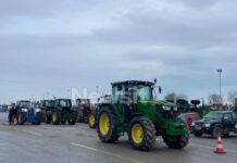 Μπλόκα αγροτών: Οι αγρότες βάζουν στην άκρη τα τρακτέρ για τα Χριστούγεννα, «αναβρασμός» στην Τροχαία – Χάρτες «επιβίωσης»