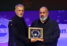 Βραβεία ΠΣΑΤ: Ο Βαγγέλης Μαρινάκης βραβεύτηκε για τη συμβολή του στον ελληνικό αθλητισμό