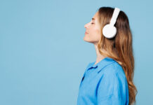 Στίχοι: Πόσο μας επηρεάζουν αυτά που λένε τα τραγούδια;