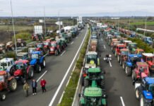 Αγροτικά μπλόκα: Νέες κινητοποιήσεις σε «Πράσινα Φανάρια» και κόμβο Δερβενίου – Πάνω από 6.000 τρακτέρ στους δρόμους