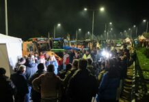 Αγρότες: Κλιμάκωση στα μπλόκα ενόψει Χριστουγέννων – Κλείνουν παρακαμπτήριους και ανοίγουν τα διόδια