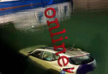 Νέα Στύρα: Αυτοκίνητο έπεσε μέσα στην θάλασσα μπροστά στο λιμάνι – Λιμενικός βούτηξε και έσωσε τους 4 επιβάτες