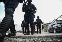 Καλύβια: Μεγάλο όνομα του υποκόσμου ετοιμαζόταν να «καθαρίσει» ο ποινικός που πιάστηκε με τα καλάσνικοφ