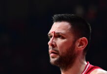 Ο Κώστας Παπανικολάου αποχώρησε με αίματα στο πρόσωπο από το Ολυμπιακός – Βιλερμπάν