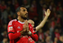 Ο Βαγγέλης Παυλίδης μοίρασε δώρα σε παιδιά μαζί με τους συμπαίκτες του στην Μπενφίκα