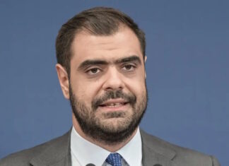 Παύλος Μαρινάκης: «Η Ελλάδα του φραπέ ανήκει στο παρελθόν» – «Ο κ. Ανδρουλάκης πήγε να παίξει το παιχνίδι της κουμπαριάς»