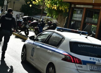 Επεισοδιακή σύλληψη 49χρονου που πουλούσε ηρωίνη: Κατάπιε τα ναρκωτικά και κλώτσησε αστυνομικούς – Χειροπέδες και σε λιμενικό