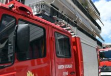 Φωτιά σε αυτοκίνητο στη Ποσειδώνος στο ύψος του Μοσχάτου: Διακοπή κυκλοφορίας από την τροχαία