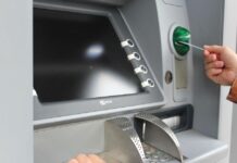 e-ΕΦΚΑ και ΔΥΠΑ: Συνεχίζονται και σήμερα οι πληρωμές – Ποιοι πάνε στα ATM μέχρι την Παρασκευή